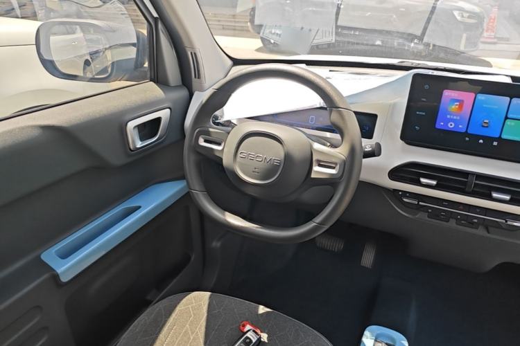 Used Geely Galaxy Panda 2023 Panda Mini 200km Endurance Bear Steering Wheel
