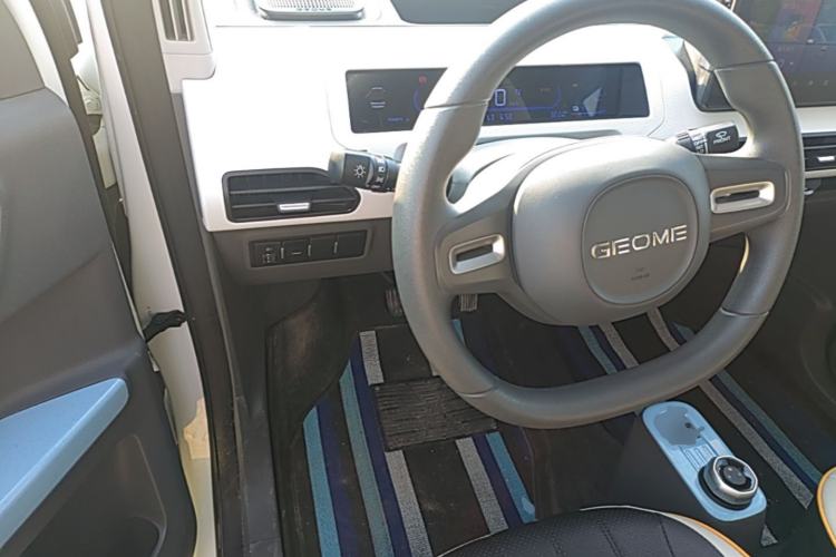 Used Geely Galaxy Panda 2023 Panda Mini 120km Super Cute Bear Steering Wheel