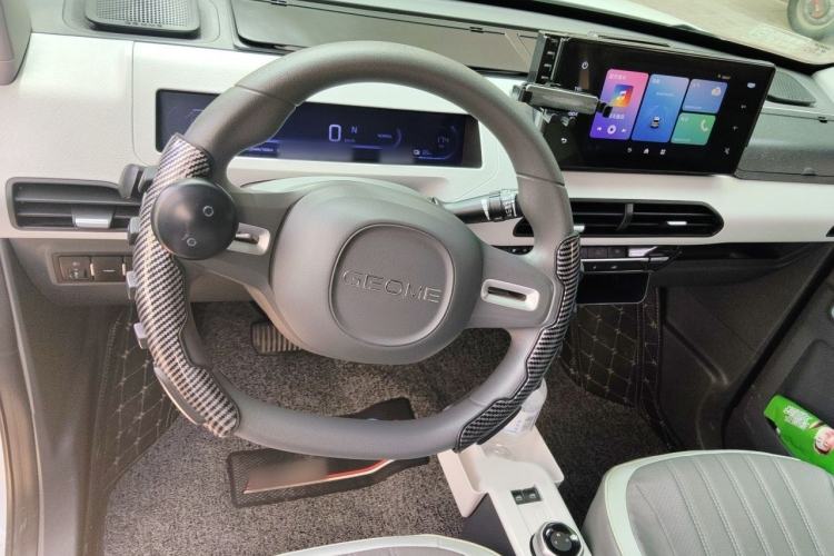 Used Geely Galaxy Panda 2023 Panda Mini 200km Endurance Bear Steering Wheel