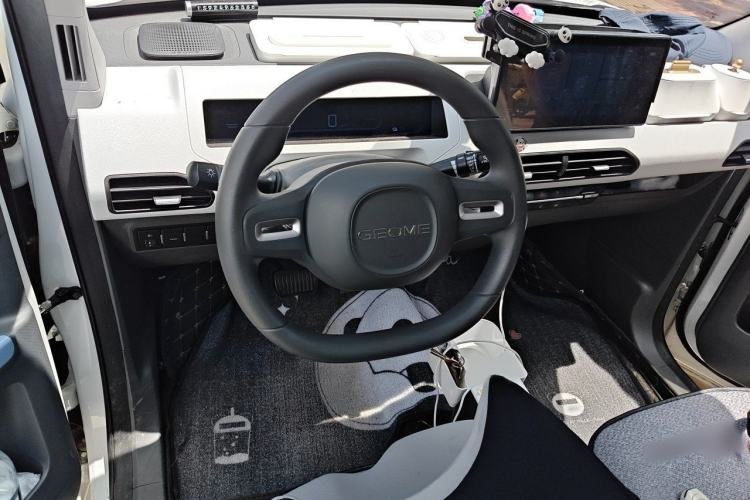 Used Geely Galaxy Panda 2023 Panda Mini 200km Endurance Bear Steering Wheel