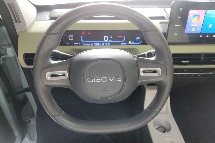 Used Geely Galaxy Panda 2023 Panda Mini 200km Endurance Bear Steering Wheel