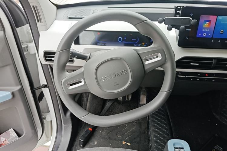 Used Geely Galaxy Panda 2023 Panda Mini 200km Endurance Bear Steering Wheel