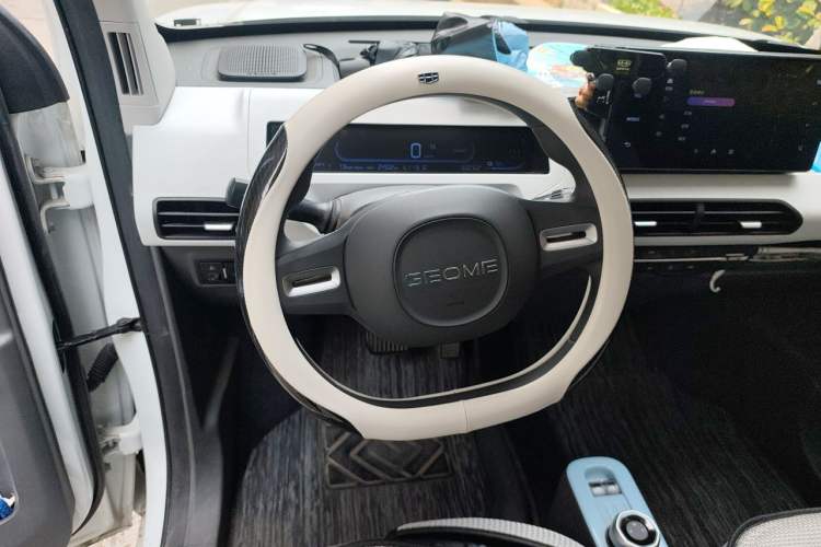 Used Geely Galaxy Panda 2023 Panda Mini 120km Super Cute Bear Steering Wheel