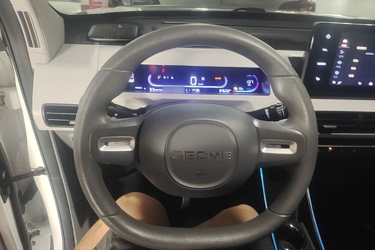 Used Geely Galaxy Panda 2023 Panda Mini 200km Endurance Bear Steering Wheel