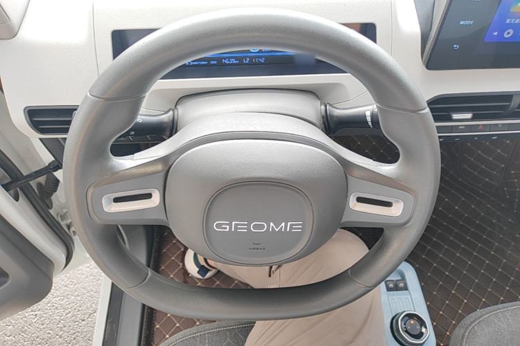 Used Geely Galaxy Panda 2023 Panda Mini 120km Super Cute Bear Steering Wheel