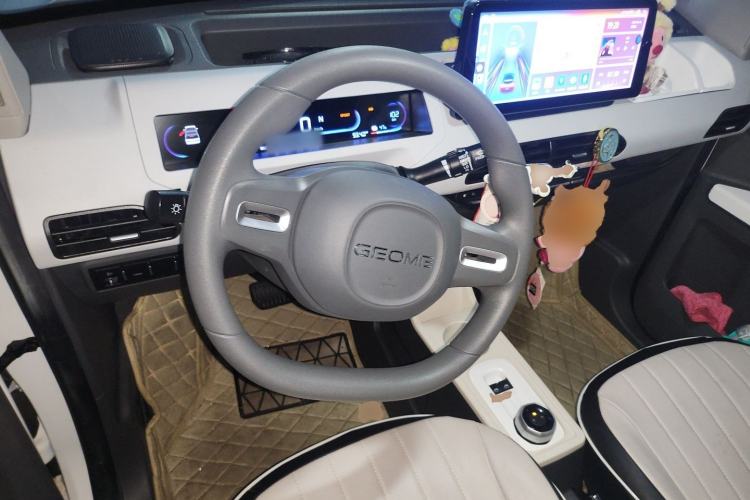 Used Geely Galaxy Panda 2023 Panda Mini 200km Endurance Bear Steering Wheel