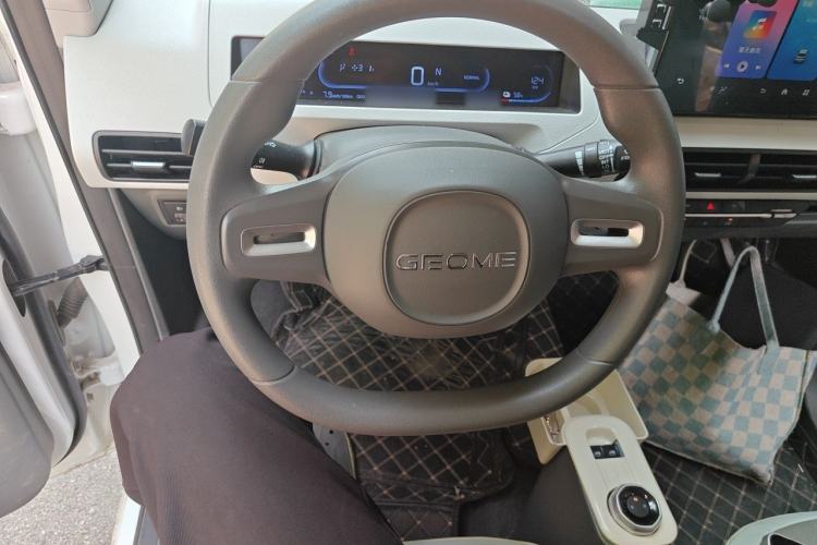 Used Geely Galaxy Panda 2023 Panda Mini 200km Endurance Bear Steering Wheel