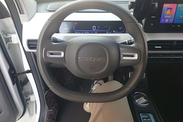 Used Geely Galaxy Panda 2023 Panda Mini 200km Endurance Bear Steering Wheel