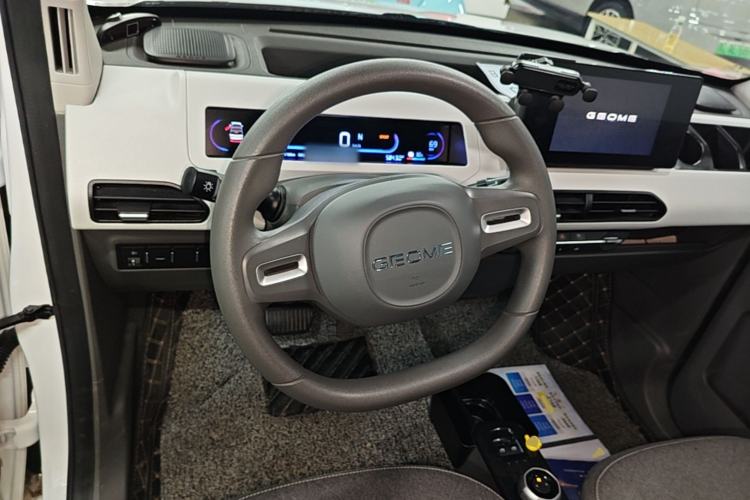 Used Geely Galaxy Panda 2023 Panda Mini 200km Endurance Bear Steering Wheel