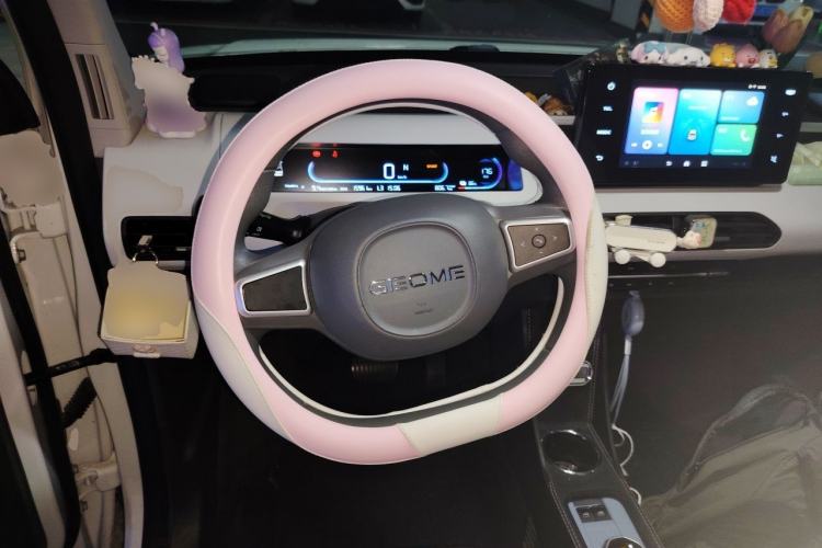 Used Geely Galaxy Panda 2023 Panda Mini 200km Endurance Bear Steering Wheel