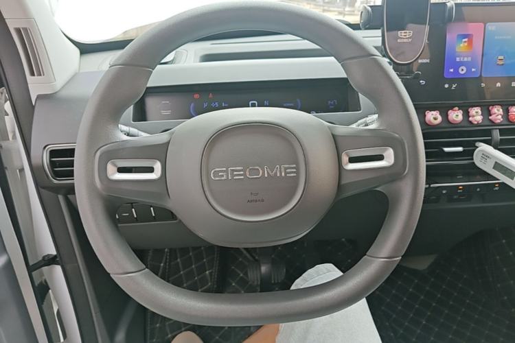 Used Geely Galaxy Panda 2023 Panda Mini 200km Endurance Bear Steering Wheel