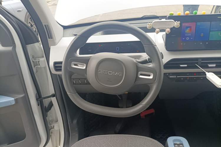 Used Geely Galaxy Panda 2023 Panda Mini 200km Endurance Bear Steering Wheel