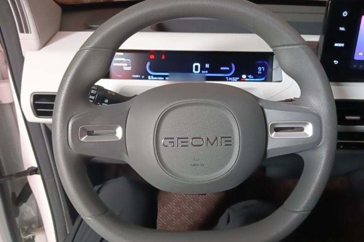 Used Geely Galaxy Panda 2023 Panda Mini 200km Endurance Bear Steering Wheel