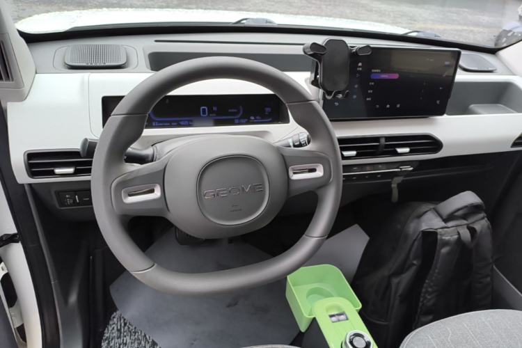 Used Geely Galaxy Panda 2023 Panda Mini 200km Endurance Bear Steering Wheel