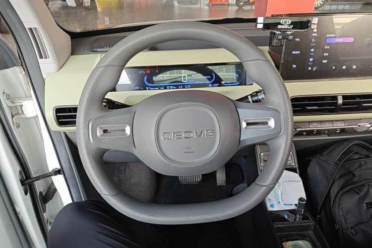 Used Geely Galaxy Panda 2023 Panda Mini 200km Dynamic Bear Steering Wheel
