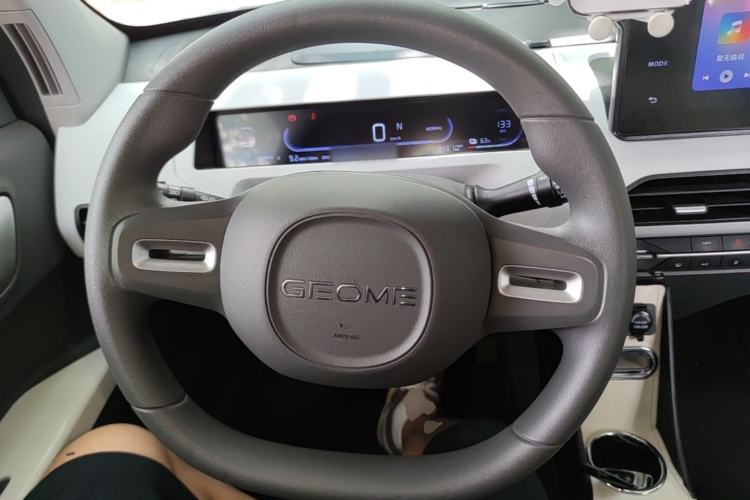Used Geely Galaxy Panda 2023 Panda Mini 200km Endurance Bear Steering Wheel