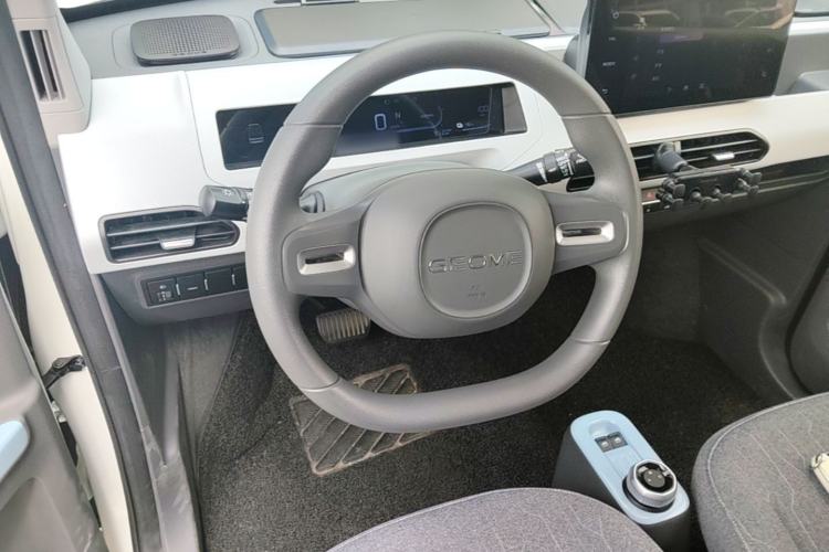 Used Geely Galaxy Panda 2023 Panda Mini 200km Endurance Bear Steering Wheel