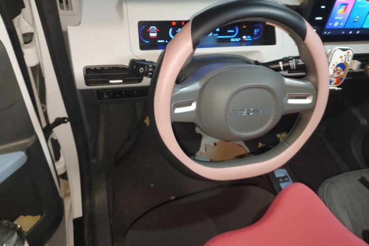 Used Geely Galaxy Panda 2023 Panda Mini 200km Endurance Bear Steering Wheel