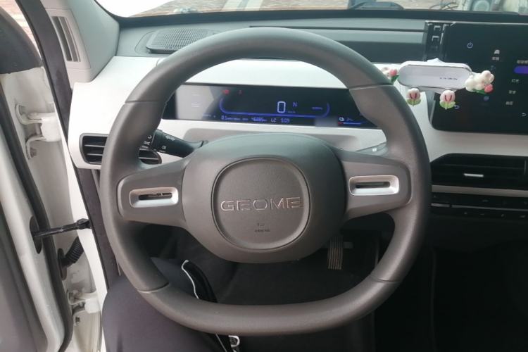 Used Geely Galaxy Panda 2023 Panda Mini 200km Endurance Bear Steering Wheel