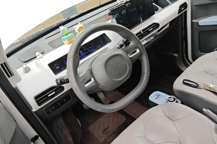 Used Geely Galaxy Panda 2023 Panda Mini 200km Endurance Bear Steering Wheel