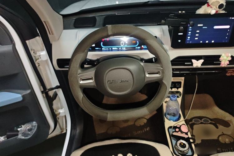 Used Geely Galaxy Panda 2023 Panda Mini 200km Endurance Bear Steering Wheel