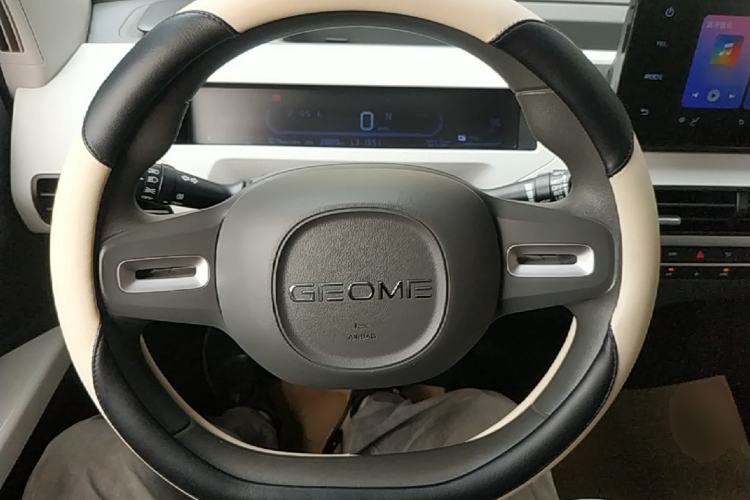 Used Geely Galaxy Panda 2023 Panda Mini 200km Endurance Bear Steering Wheel