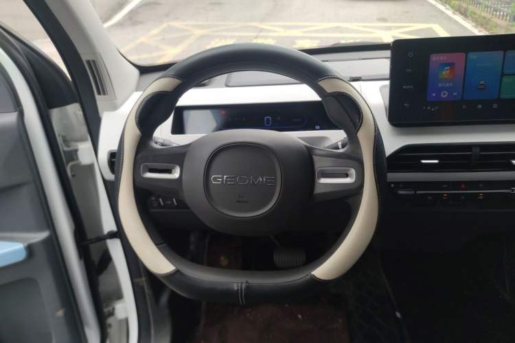 Used Geely Galaxy Panda 2023 Panda Mini 200km Endurance Bear Steering Wheel