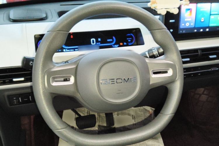 Used Geely Galaxy Panda 2023 Panda Mini 200km Endurance Bear Steering Wheel