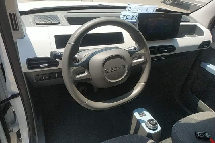 Used Geely Galaxy Panda 2023 Panda Mini 200km Endurance Bear Steering Wheel
