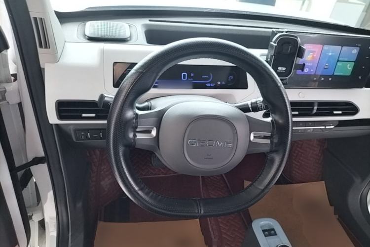 Used Geely Galaxy Panda 2023 Panda Mini 200km Endurance Bear Steering Wheel