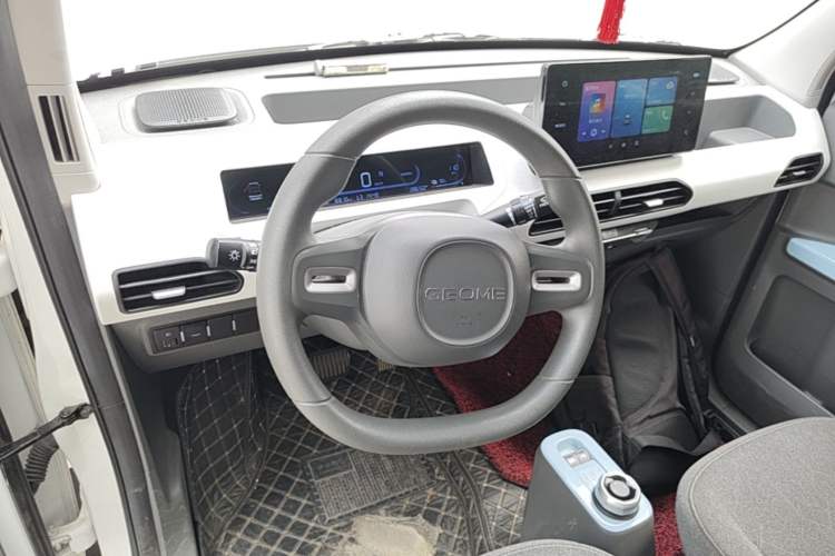 Used Geely Galaxy Panda 2023 Panda Mini 120km Super Cute Bear Steering Wheel