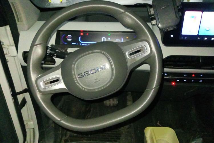 Used Geely Galaxy Panda 2023 Panda Mini 200km Endurance Bear Steering Wheel