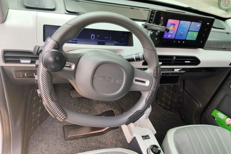 Used Geely Galaxy Panda 2023 Panda Mini 200km Endurance Bear Steering Wheel