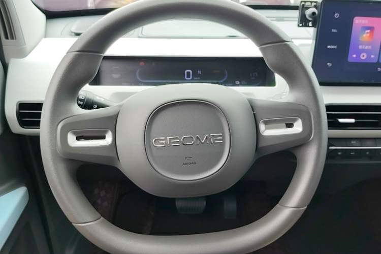 Used Geely Galaxy Panda 2023 Panda Mini 200km Endurance Bear Steering Wheel