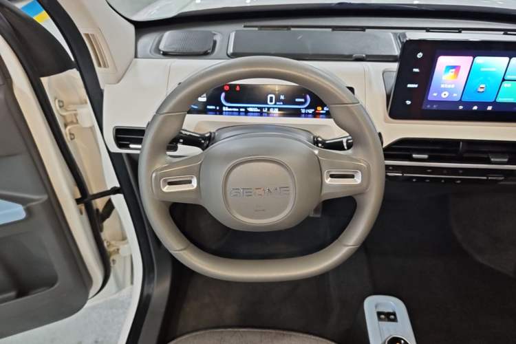 Used Geely Galaxy Panda 2023 Panda Mini 200km Endurance Bear Steering Wheel