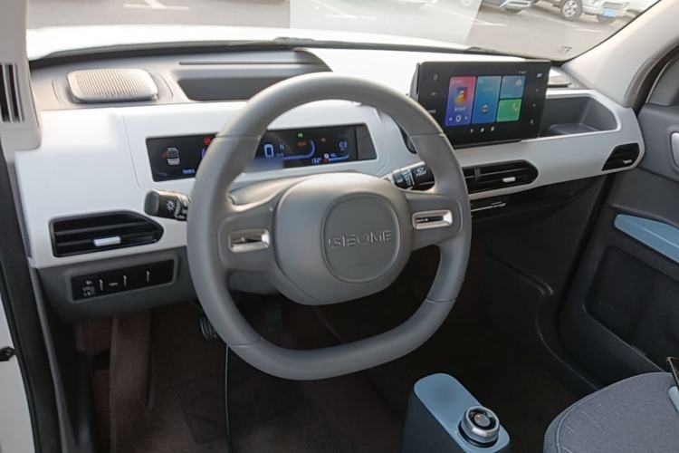 Used Geely Galaxy Panda 2023 Panda Mini 200km Endurance Bear Steering Wheel