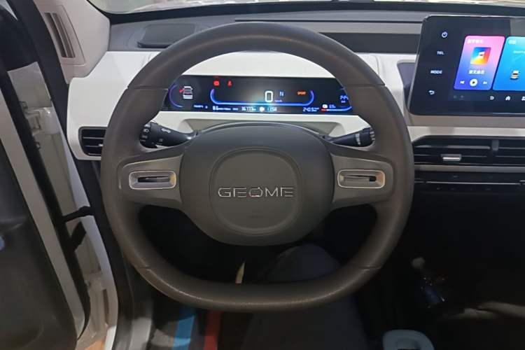 Used Geely Galaxy Panda 2023 Panda Mini 200km Endurance Bear Steering Wheel
