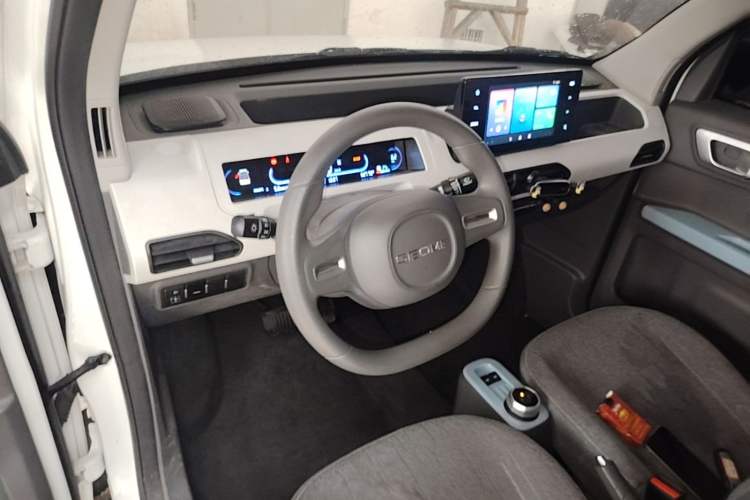 Used Geely Galaxy Panda 2023 Panda Mini 200km Dynamic Bear Steering Wheel