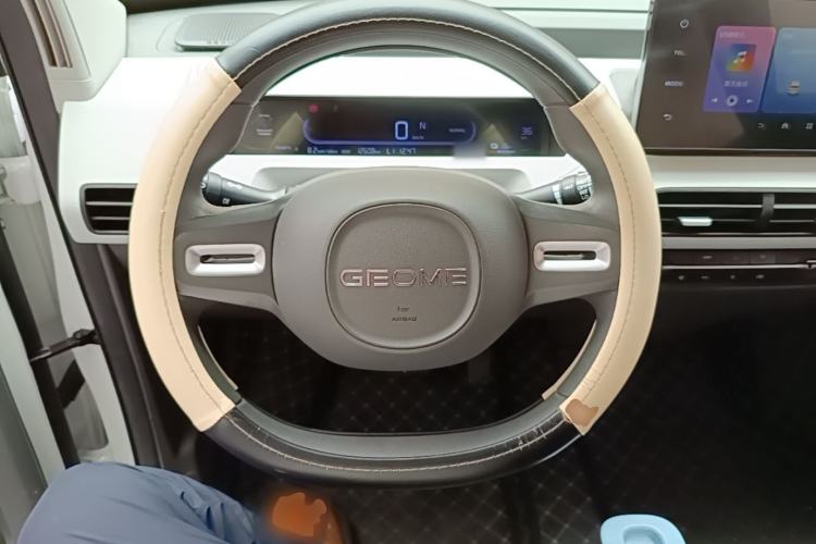 Used Geely Galaxy Panda 2023 Panda Mini 120km Super Cute Bear Steering Wheel