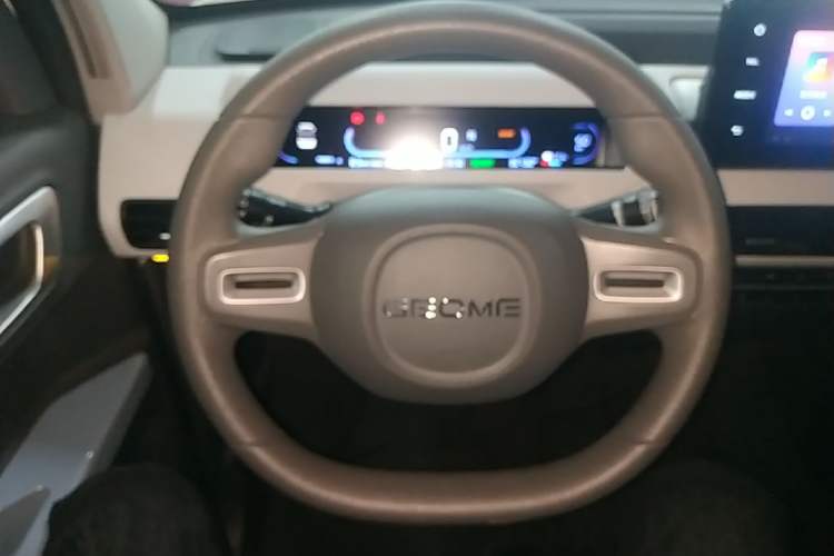 Used Geely Galaxy Panda 2023 Panda Mini 200km Endurance Bear Steering Wheel