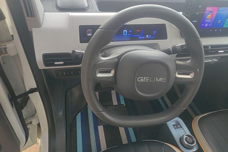 Used Geely Galaxy Panda 2023 Panda Mini 120km Super Cute Bear Steering Wheel