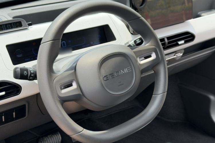 Used Geely Galaxy Panda 2023 Panda Mini 200km Endurance Bear Steering Wheel