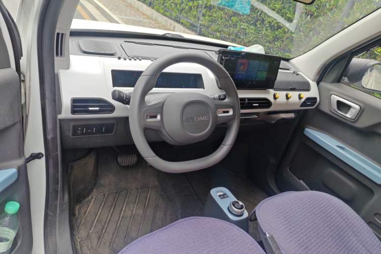 Used Geely Galaxy Panda 2023 Panda Mini 200km Endurance Bear Steering Wheel