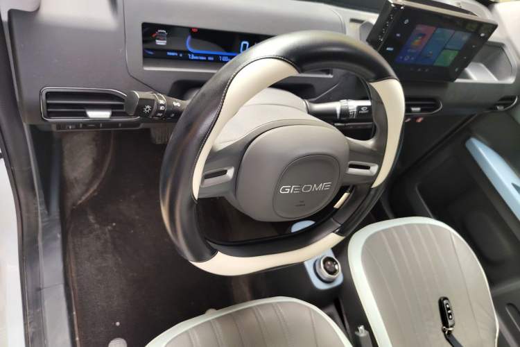 Used Geely Galaxy Panda 2023 Panda Mini 200km Endurance Bear Steering Wheel