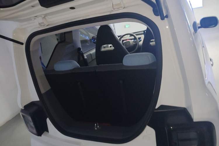 Used Geely Galaxy Panda 2023 Panda Mini 200km Endurance Bear Trunk
