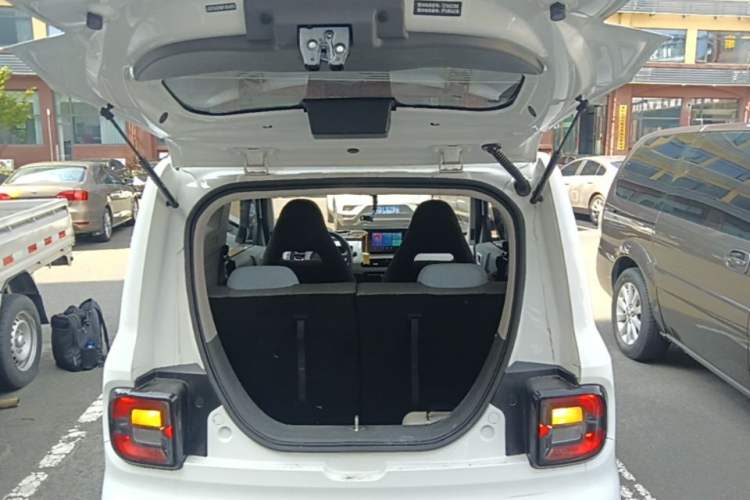 Used Geely Galaxy Panda 2023 Panda Mini 200km Endurance Bear Trunk