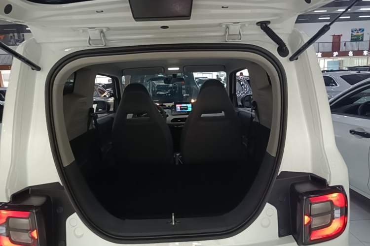 Used Geely Galaxy Panda 2023 Panda Mini 200km Endurance Bear Trunk