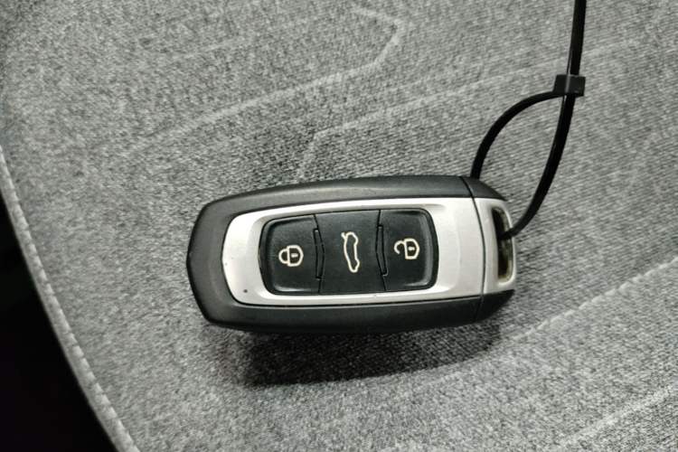 Used Geely Galaxy Panda 2023 Panda Mini 200km Endurance Bear Vehicle Key