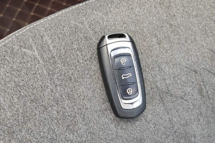 Used Geely Galaxy Panda 2023 Panda Mini 120km Super Cute Bear Vehicle Key