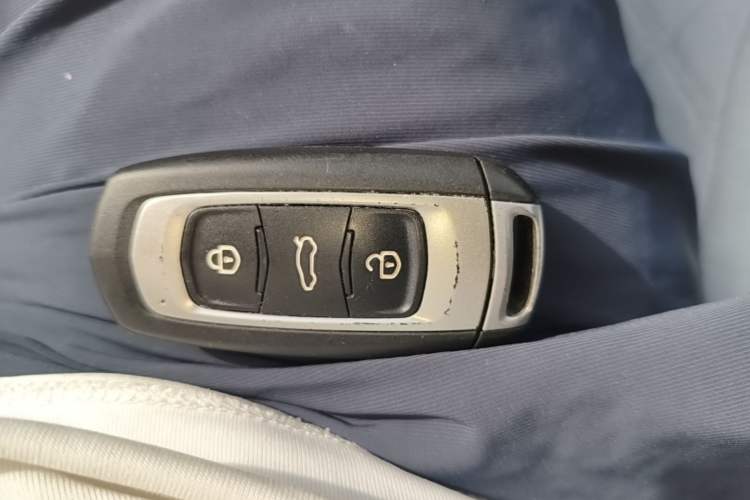 Used Geely Galaxy Panda 2023 Panda Mini 200km Endurance Bear Vehicle Key